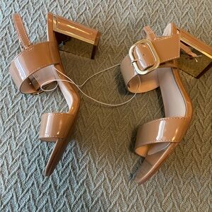 NWT Elegant Tan Block Heel Sandals
